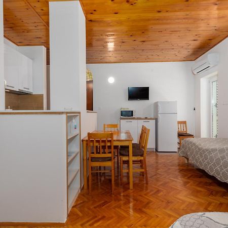 Apartments And Rooms Spiro Мимице Экстерьер фото